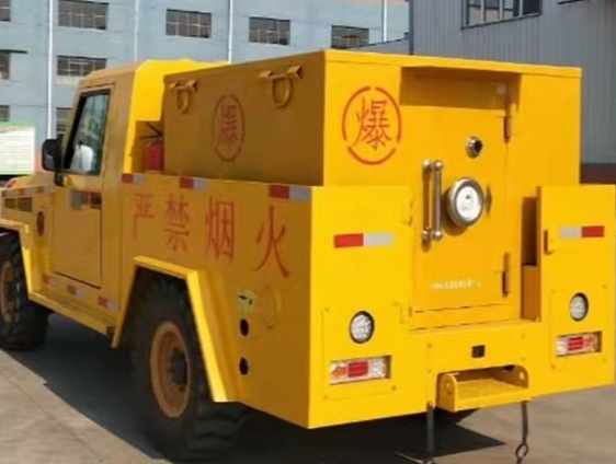 绥德凯龙爆破器材运输车：保障爆破任务的安全运行